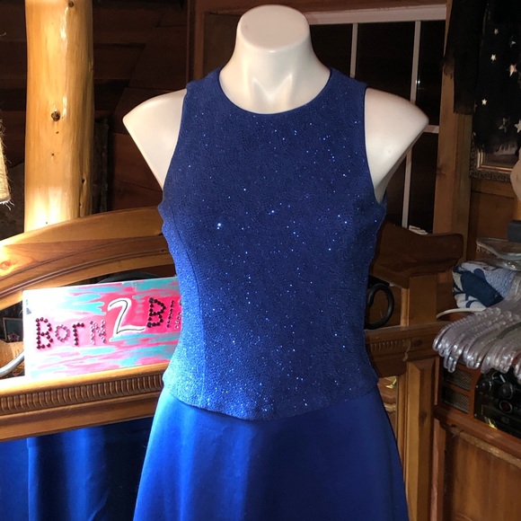 Formal Dress - Absolutely stunning - Picture 8 of 15